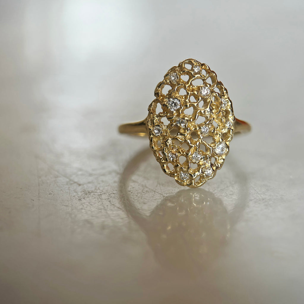 honeycomb lace vertical oval