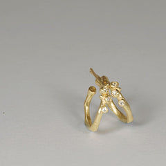 Small branch hopp with 3 diamond buds; shwon in yellow gold