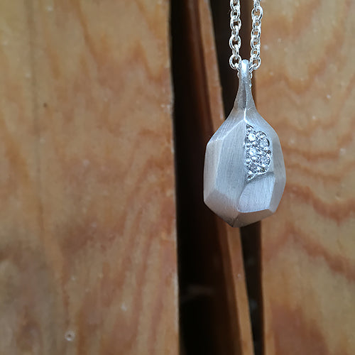 faceted pavé drop